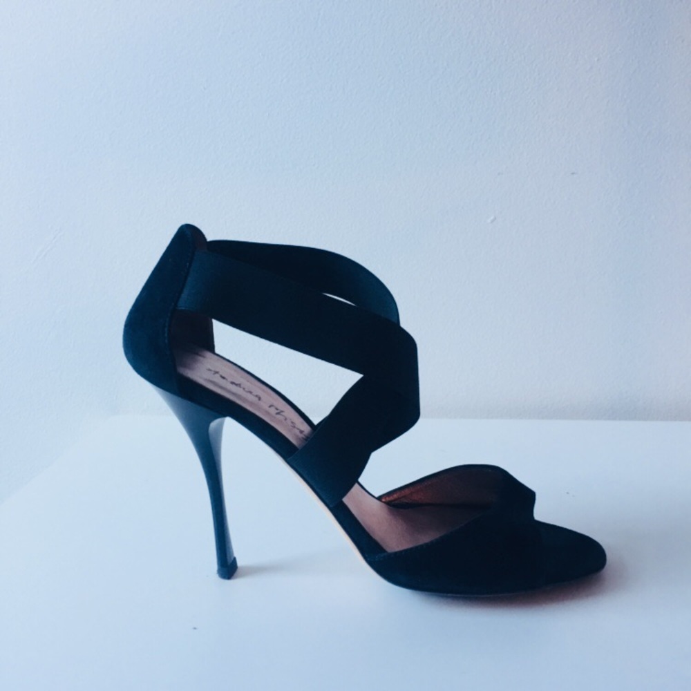Vero Cucio Heels - Picture 6 of 7